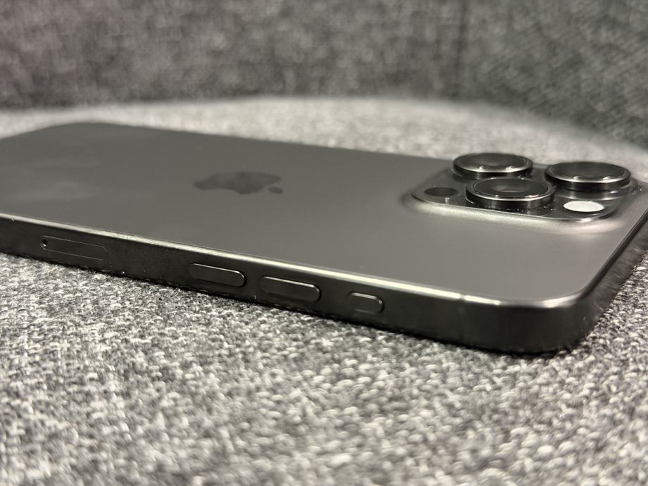 Iphone 15 Modal iPhone 15 Pro Max 256GB ⎸ Black Titanium ⎸ vrhunski očuvan