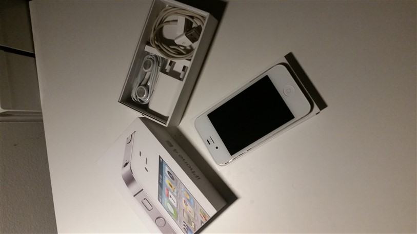 iPhone 4S 16 GB bijeli( white) u izvrsnom stanju