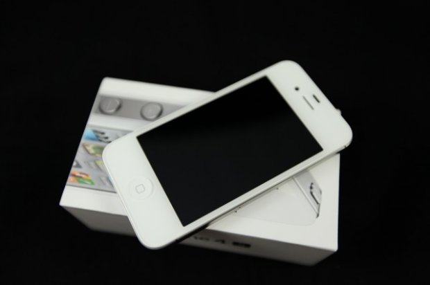 Iphone 4s bijeli 8GB sve meže u izvrsnom stanju