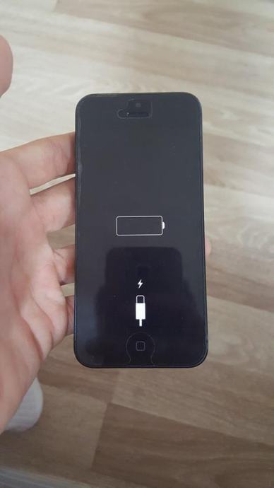 Apple Iphone 5 razbijeno staklo