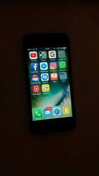 iPhone 5, 16 gb, crni, sva oprema HITNOO