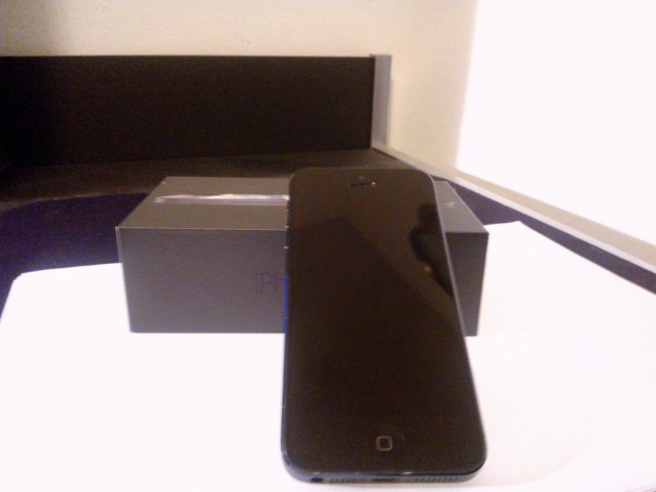 iPhone 5 16Gb - sve mreže - očuvan