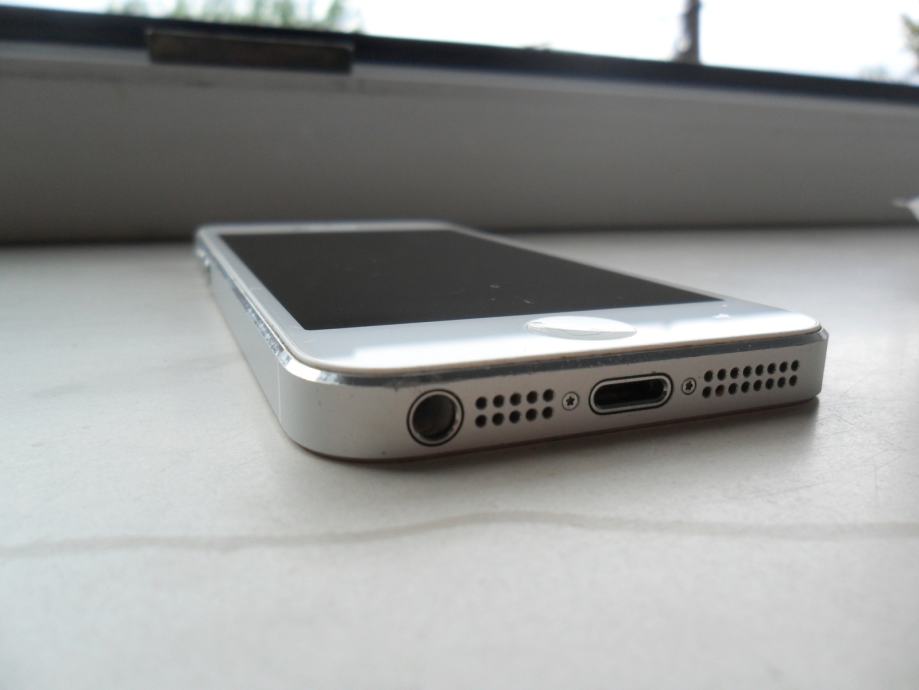 iPhone 5, 32GB, BIJELI, SVE MREŽE, BEZ OGREBOTINE, EXTRA STANJE !!