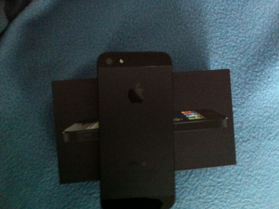 iPhone 5 32gb, crni, VIP pod garancijom cjele ove godine, star 3-4mj