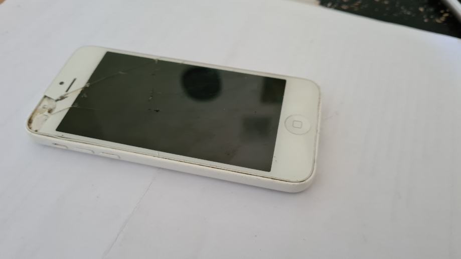 iphone 5c razbijen ekran