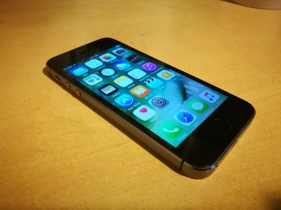 iPhone 5S 32GB, Space gray, otključan na sve mreže
