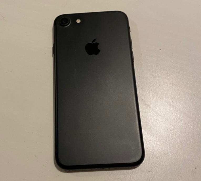 iPhone 7 crni 128GB, neoštećen i ispravan