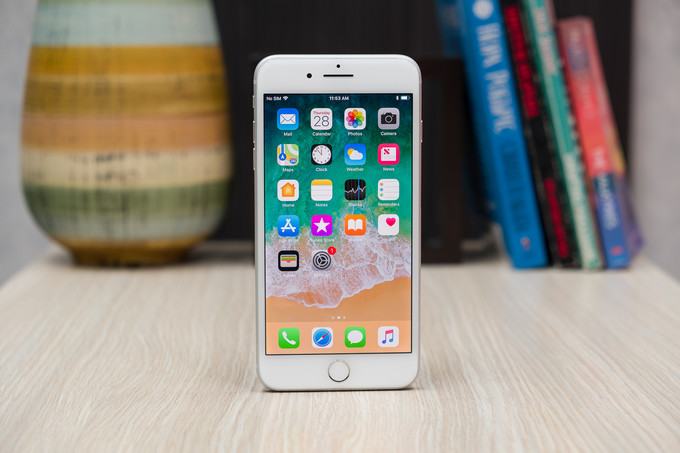 iPhone 8 Plus 64GB - bijeli - kao nov