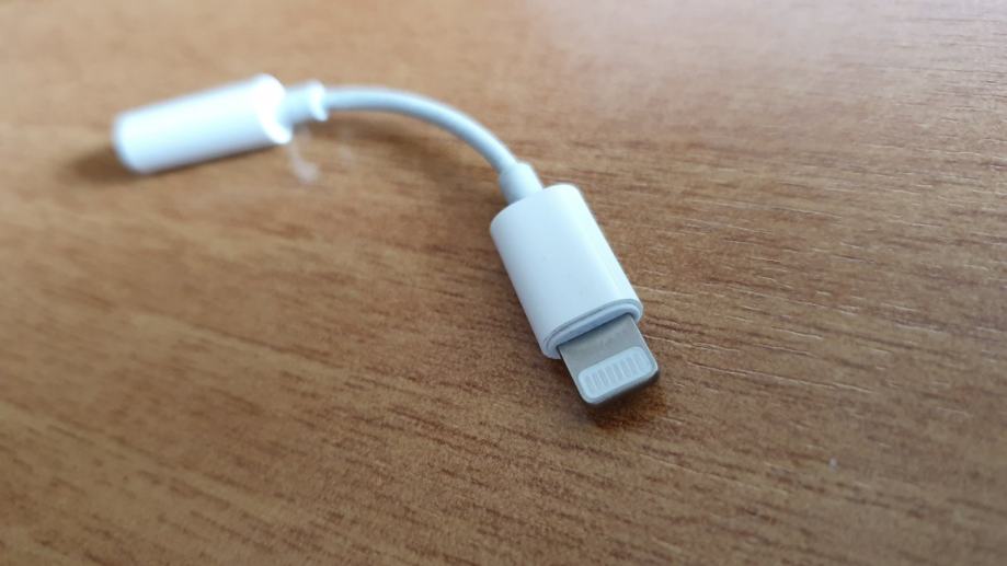Apple Lightning to 3.5 mm Headphone Jack Adapter original