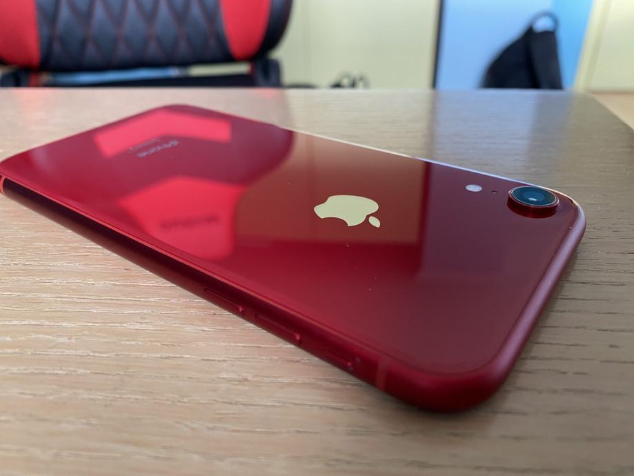 iPhone XR Product Red Edition 64GB, stanje 10/10, star godinu dana