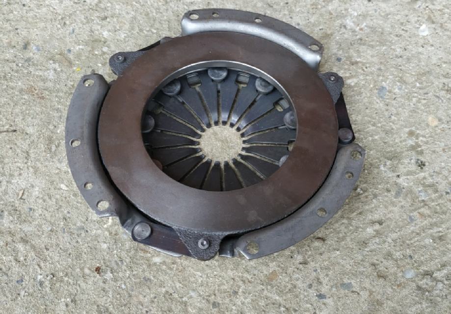 Dijelovi za Ladu Nivu