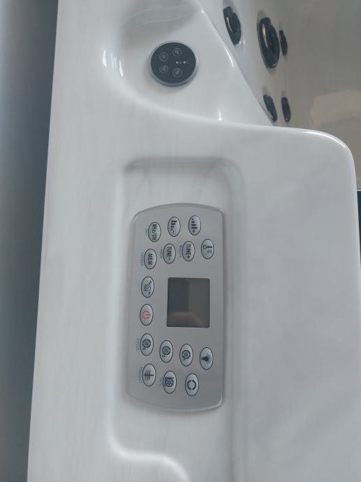 MASAŽNI BAZEN / JACUZZI SANOTECHNIK MODENA
