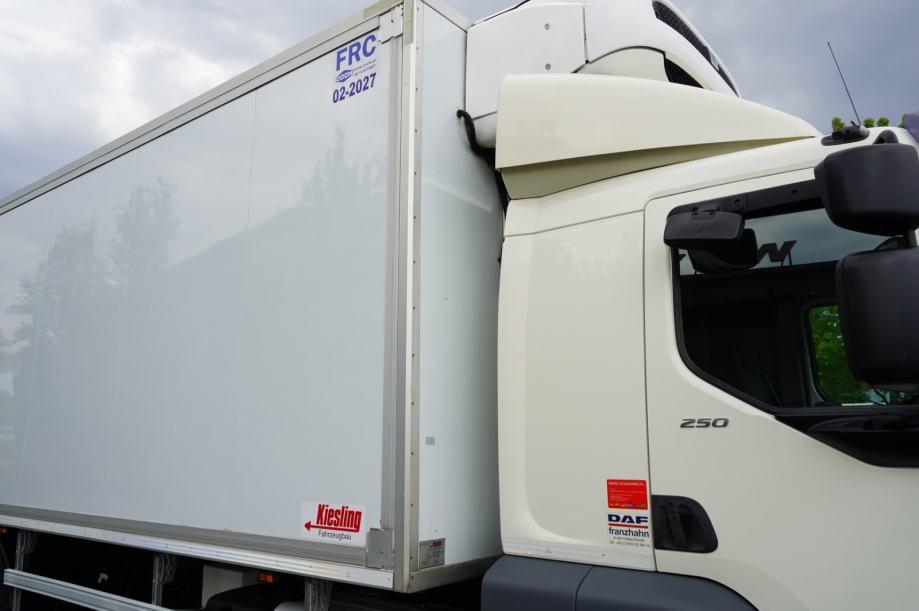 DAF LF 16.250 E6 / Hladnjak / ATP/FRC do 2027 / 18 pal /spavaća kabina ...