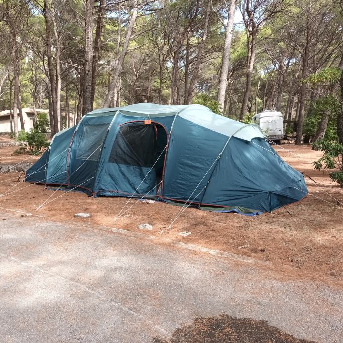 Quecha Arpenaz šator za 8 osoba