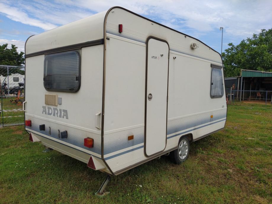 ADRIA 4153 CE sa predšatorom