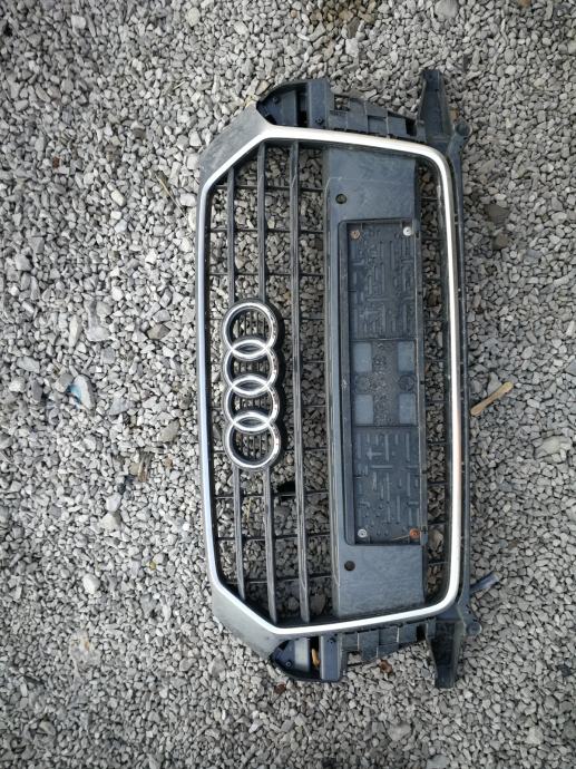 Audi Q3 maska