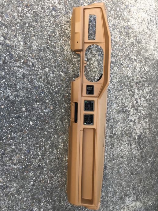 Instrument tabla za Yugo