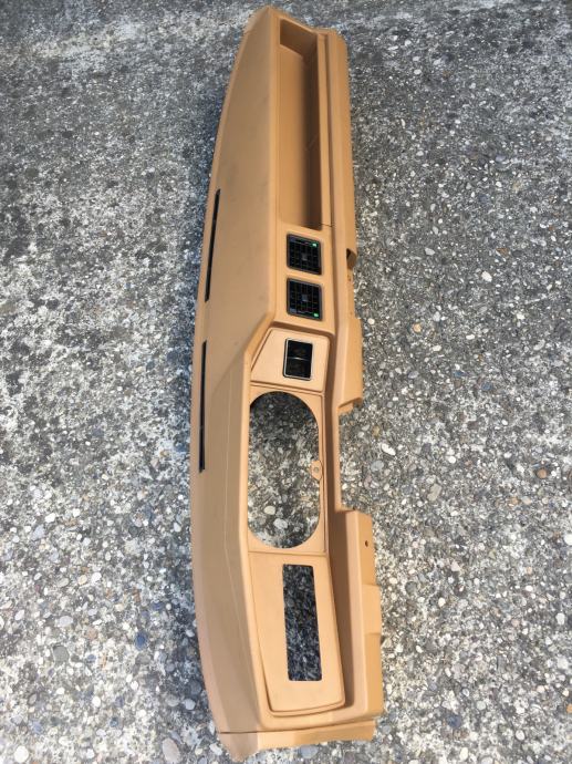 Instrument tabla za Yugo