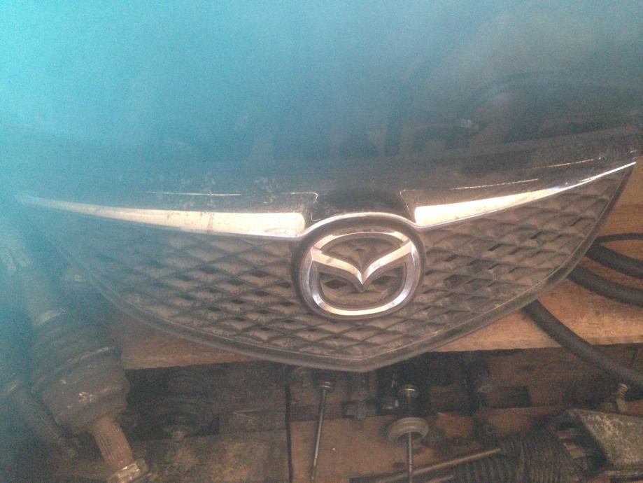 Mazda 6 maska branika sa znakom