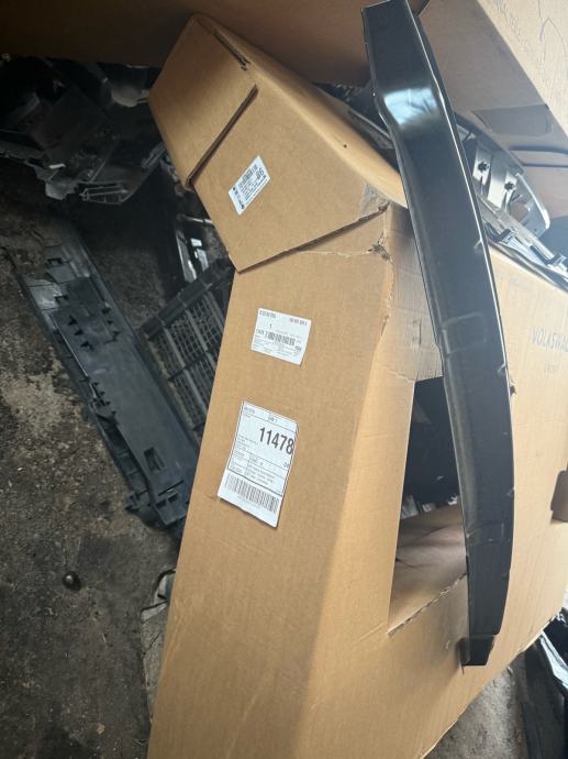 Skoda octavia karavan gepek vrata i zadnji branik i vezni lim