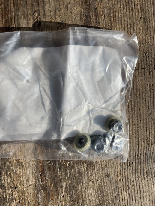 VW Tiguan (2017-) Matica krovnog spojlera OEM WHT002258