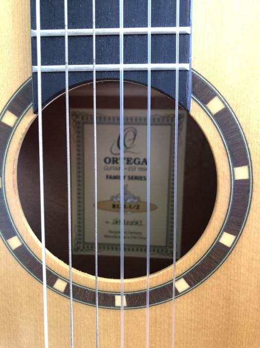 Prodajem Ortega gitaru