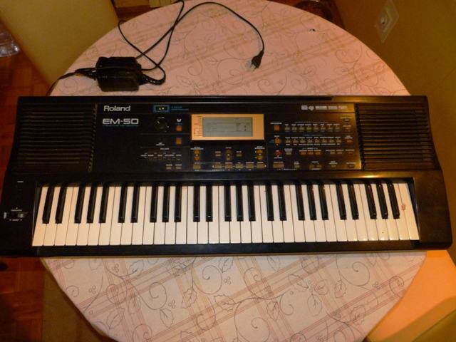 Klavijature Roland m 50 -prodajem -mijenjam za bas pojačalo