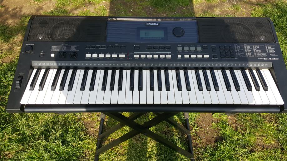 Klavijature Yamaha PSR E433, stalak, pedala.