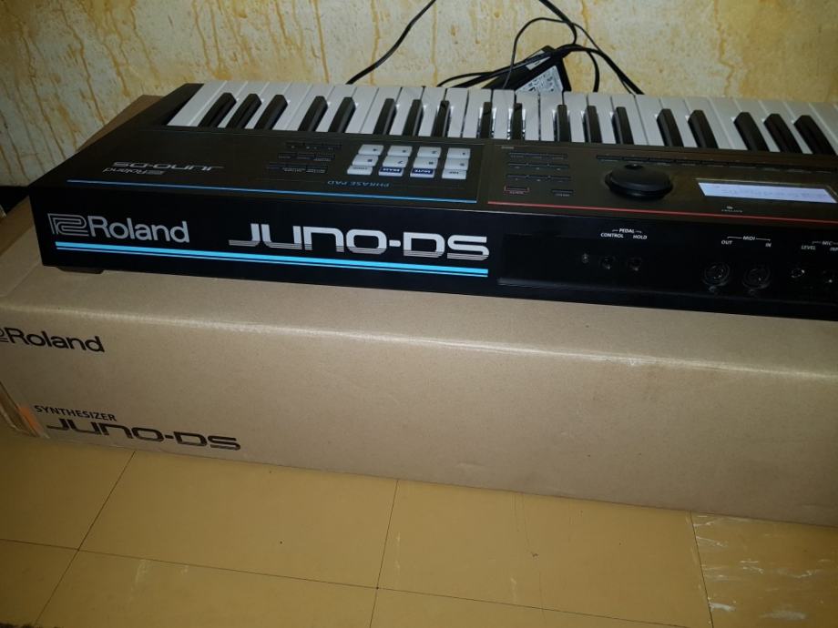 Korg pa 2x  i  61 os2.0.1 Roland Juno DS 61
