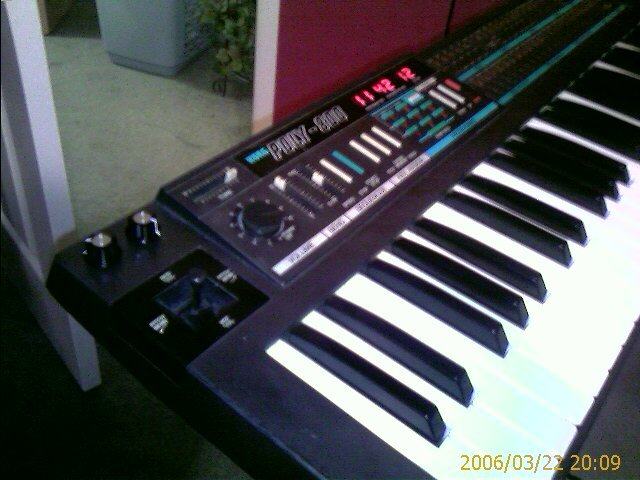 Korg Poly800 analogni synthesizer