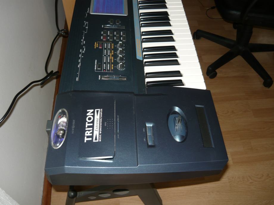 triton Extreme 61, 96mb ram, 512 mb flash card