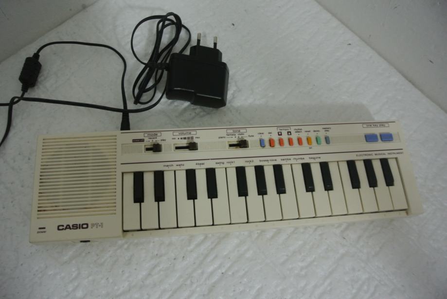 Mini klavijature Casio PT-1 iz 1982.godine,ispravne sa adapterom