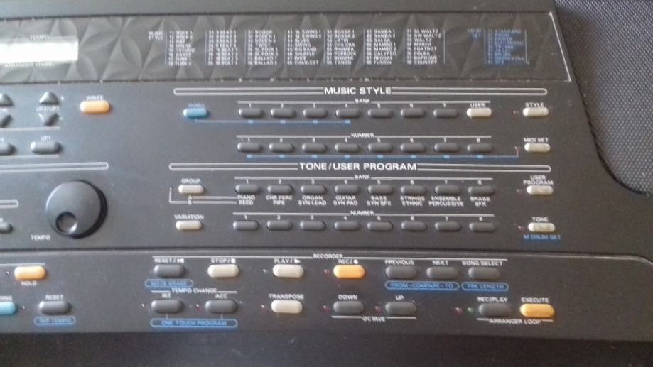 ROLAND E86 MIDI GS SYNTHESIZER