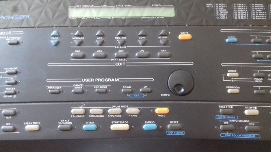 ROLAND E86 MIDI GS SYNTHESIZER