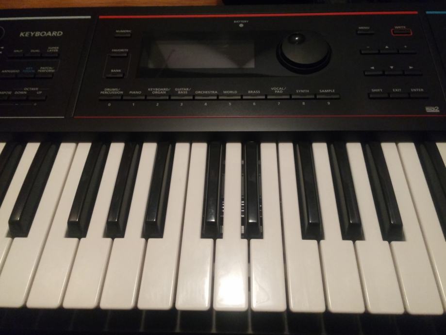 Roland Juno DS61 Novo Novo