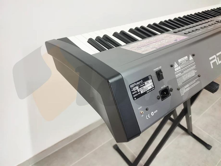 Roland RD700 stage piano