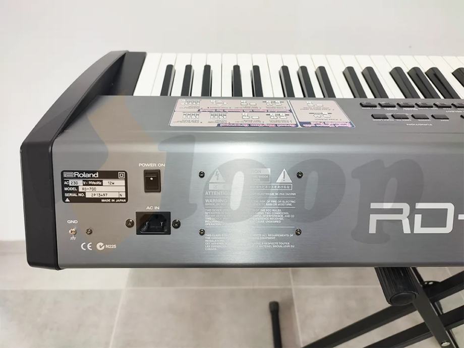 Roland RD700 stage piano