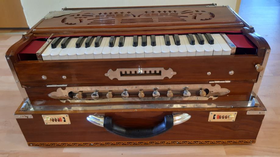 Scalechanger harmonium SAPTAK, MMF, 440Hz