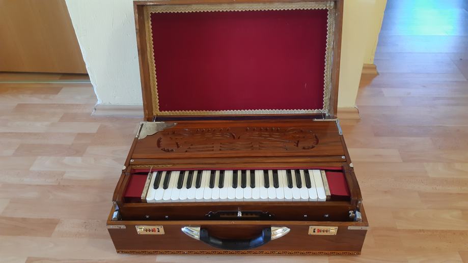 Scalechanger harmonium SAPTAK, MMF, 440Hz