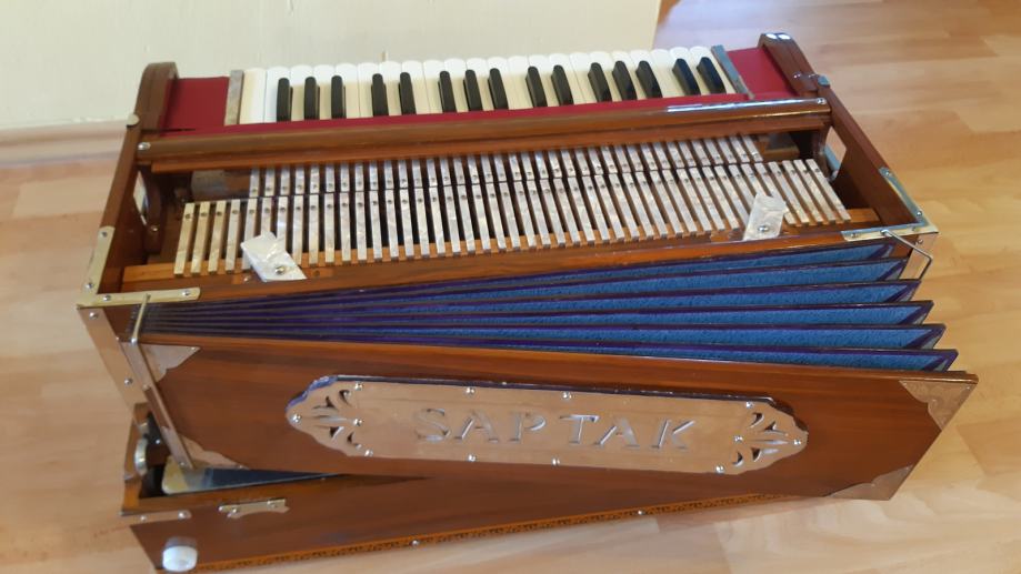 Scalechanger harmonium SAPTAK, MMF, 440Hz