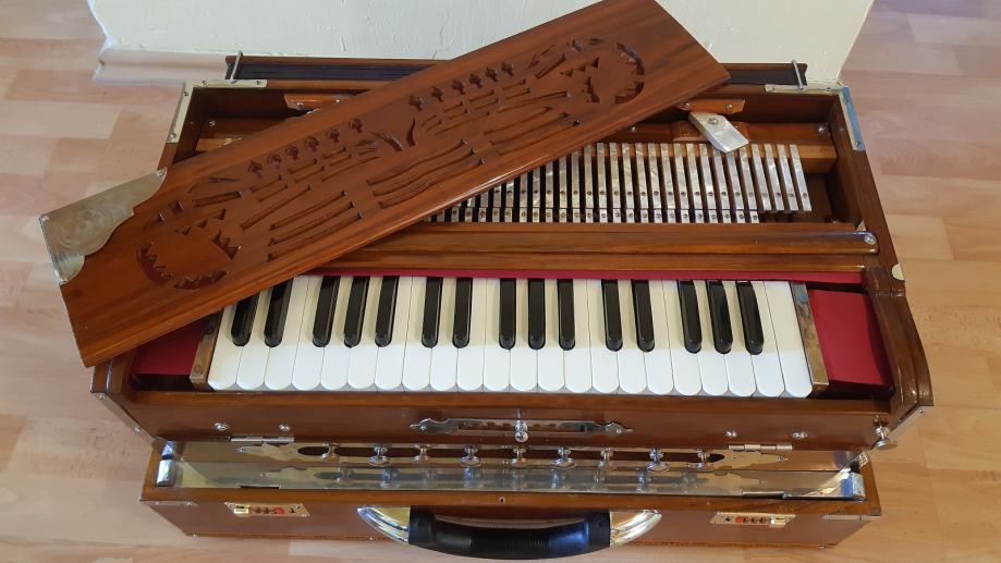 Scalechanger harmonium SAPTAK, MMF, 440Hz