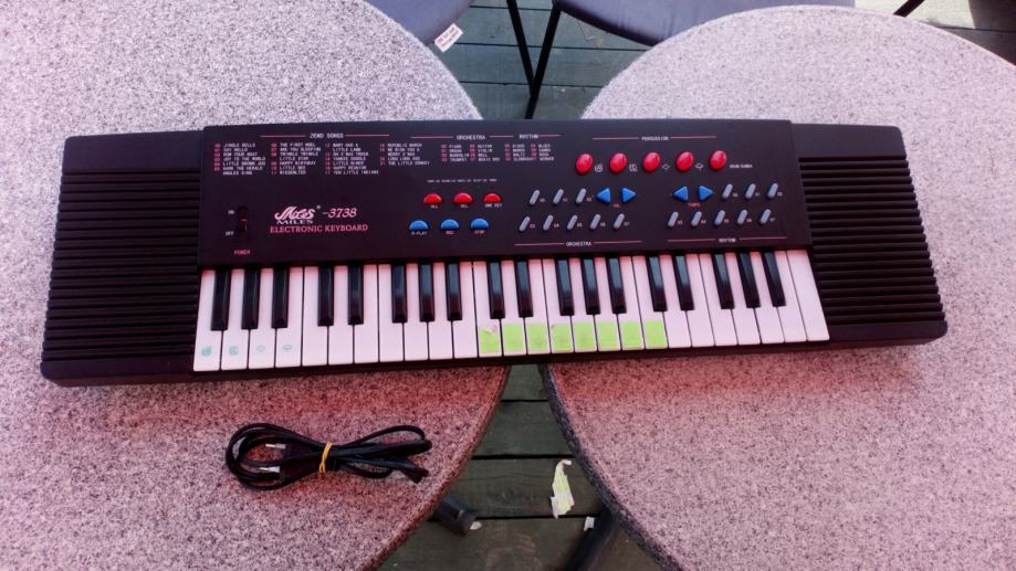 SINTISAJZER MILES ELECTRONIC KEYBOARD