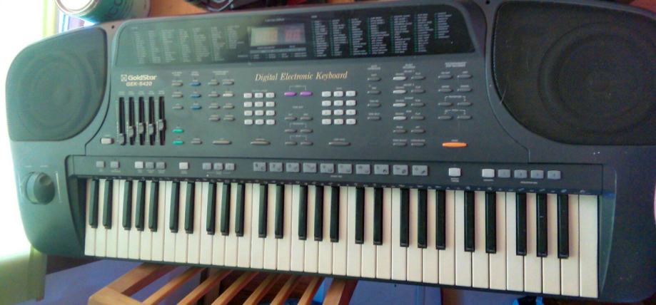Synthesizer - GoldStar Electronic Keyboard GEK-S420