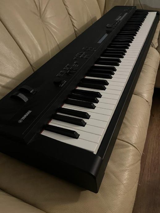 Yamaha CP40 stage piano