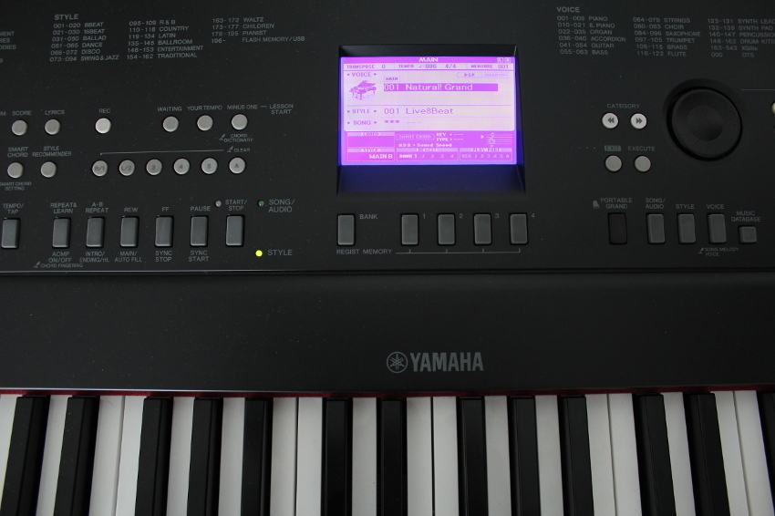 YAMAHA DGX650 digital piano