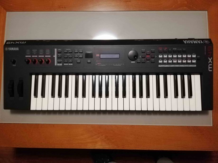 Yamaha MX49 Synthesizer