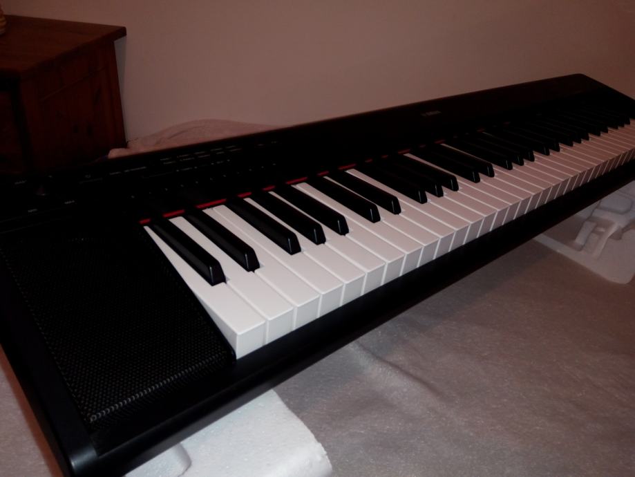 Klavijatura Yamaha Piaggero NP-12B