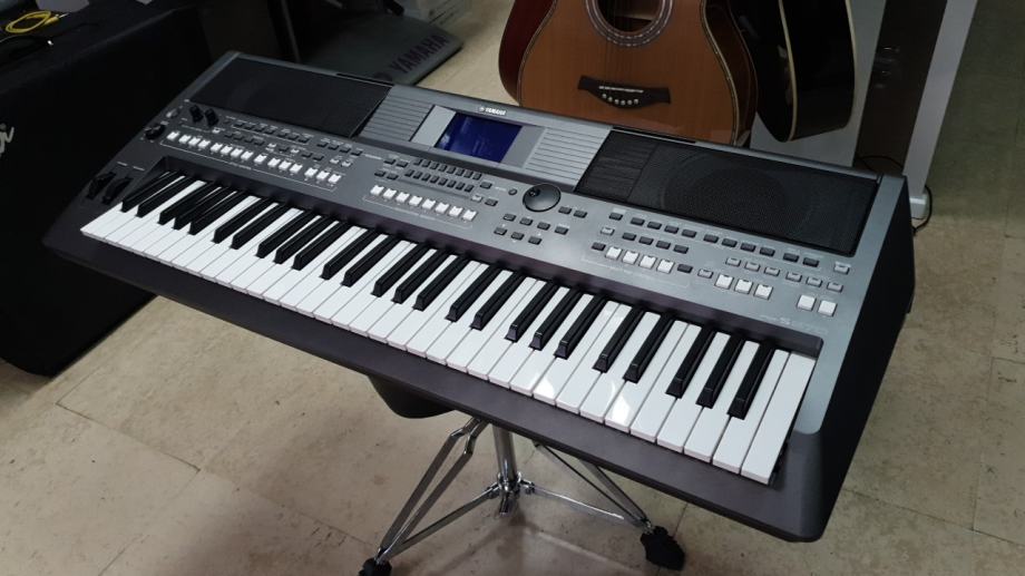 Yamaha PSR-S670