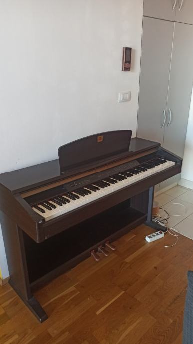 Yamaha Clavirnova klavir