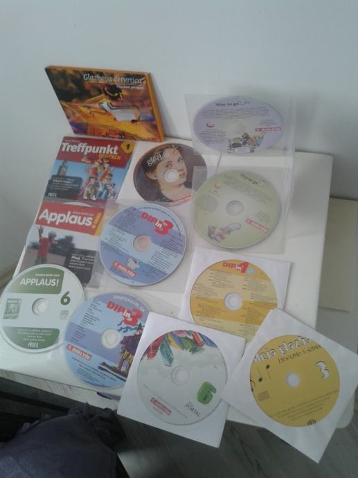 Razne vrste CD-a za osnovnu školu
